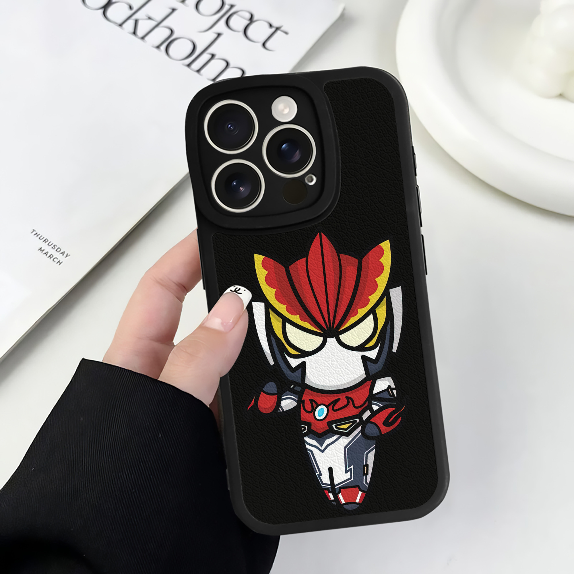 （画像用） ウルトラマン Ultraman 【iPhone 16シリーズ対応】シリコンスマホケース（レザー調） 材質：シリコン